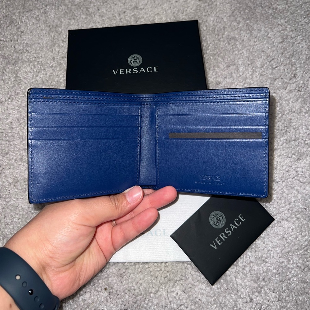 Versace Bifold Wallet Calf Leather! - Picture 3 of 4